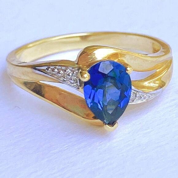 Solid 10k Yellow Gold Pear Cut Sapphire Ring Size 6.75 - Picture 3 of 15